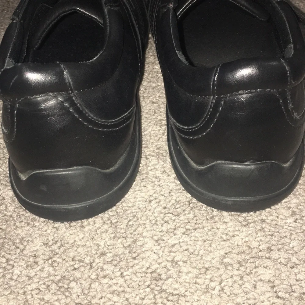 P W Minor Black Leather Womens Erog-Flex Shoes